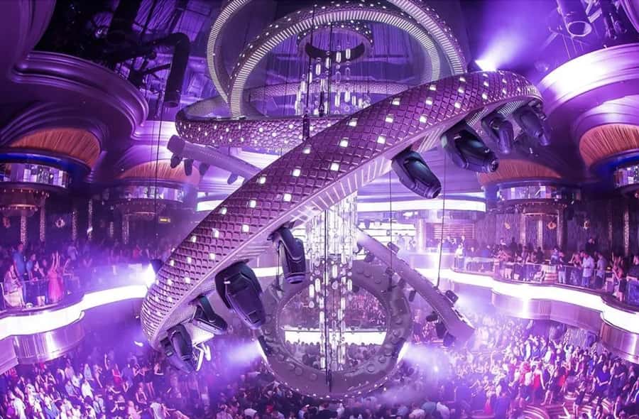 Las Vegas: VIP Club Crawl with Party Bus and Drinks - What the party hosts add