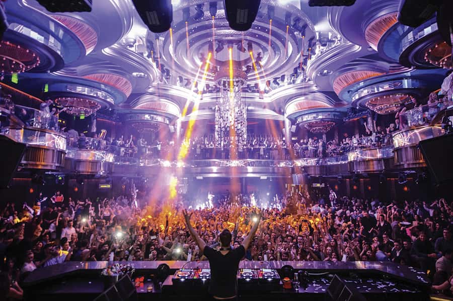Las Vegas: VIP Club Crawl with Party Bus and Drinks - The right fit for this four-hour night