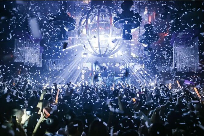 Las Vegas: VIP Club Crawl with Party Bus, Express Entry & Drinks - What three to four venues really means