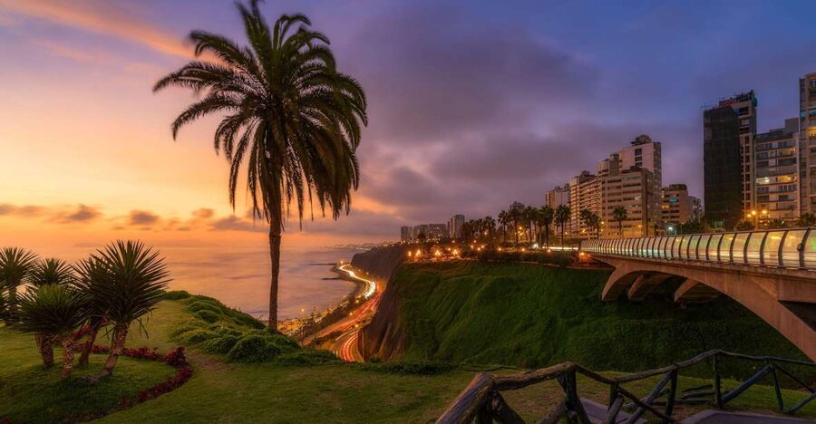 Lima: City Sightseeing Panoramic Bus Tour - Lima by bus, with the Pacific as your guide