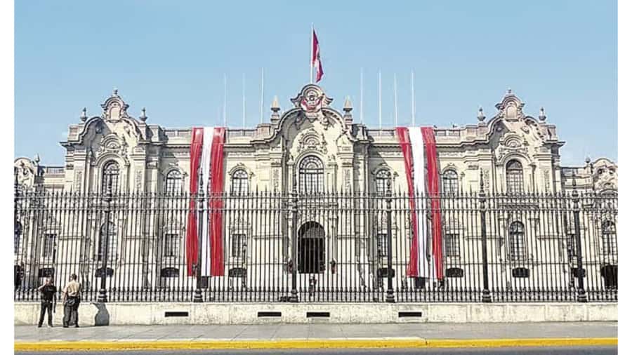 LIMA WALKING TOUR CATACOMBS FROM MIRAFLORES, HISTORICAL CENTER, WINES+BUS - Plaza Mayor and Lima’s seat of power