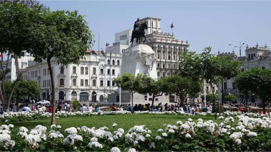LIMA WALKING TOUR CATACOMBS FROM MIRAFLORES, HISTORICAL CENTER, WINES+BUS - Pisco and wine at the cellar