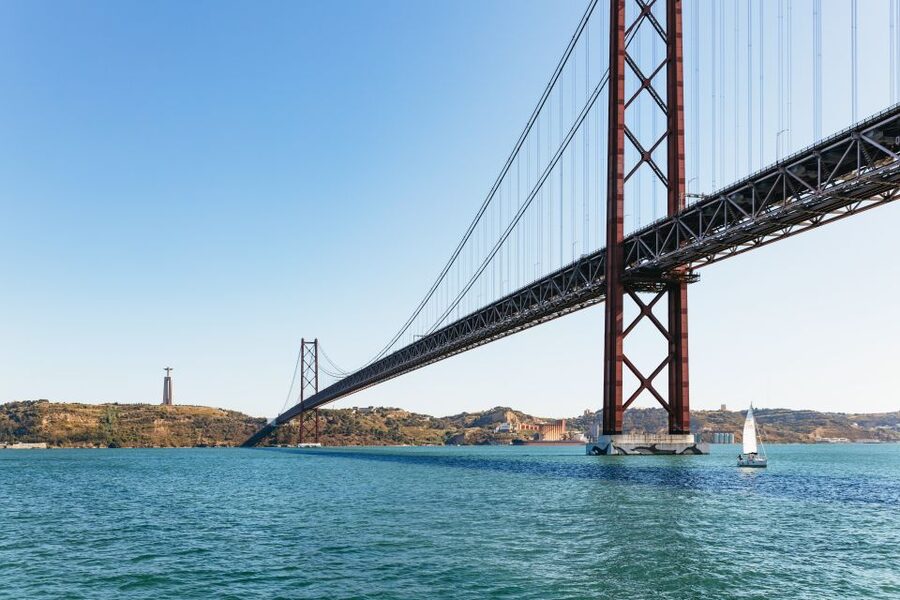 Lisbon: 72/96-Hour Hop-On Hop-Off Bus, Tram & Boat Ticket - Seeing modern Lisbon on the purple route