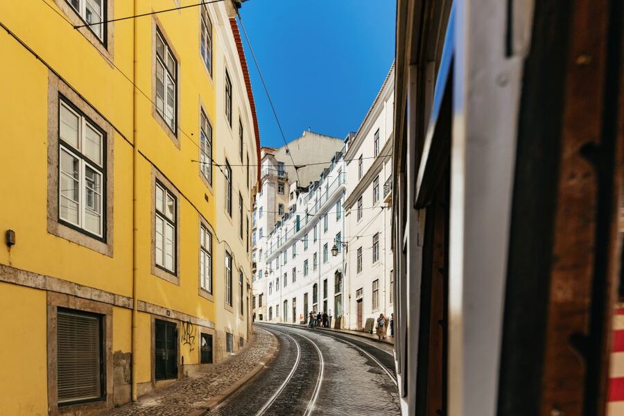 Lisbon: 72/96-Hour Hop-On Hop-Off Bus, Tram & Boat Ticket - Timing, identification, and other small details