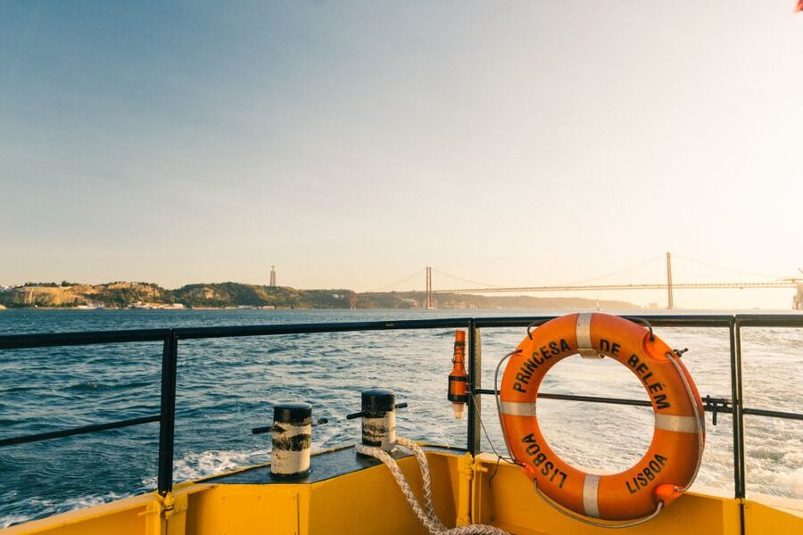 Lisbon: Boat Tour Ticket and Hop-on Hop-off 48-Hour Bus. - Modern Lisbon route: from Graça to Parque das Nações