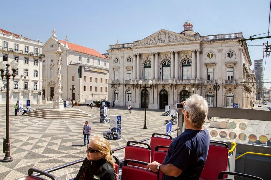 Lisbon: Hop-On Hop-Off Bus Tour - The Cascais Line is really a coastal excursion