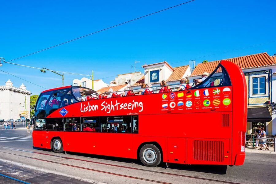 Lisbon: Hop-On Hop-Off Bus Tour - Recorded commentary, Wi-Fi, and the limits of the guide