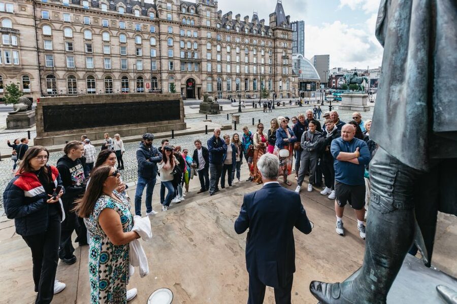 Liverpool: Official Peaky Blinders Coach Tour of Merseyside - Standing where Changretta is killed