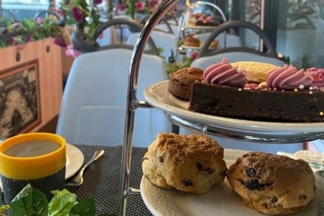 London Afternoon Tea Bus with Panoramic Tour - The London Eye and a look across the Thames