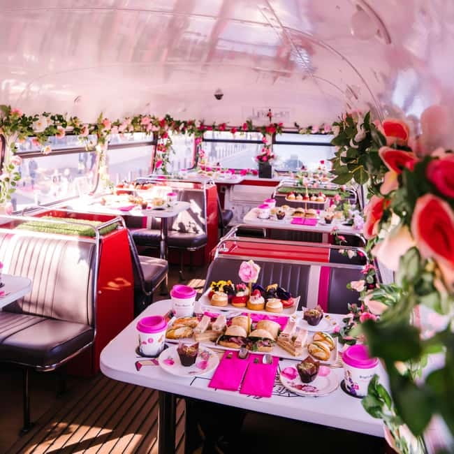 London: Afternoon Tea Sightseeing Bus Tour - How good is the commentary?