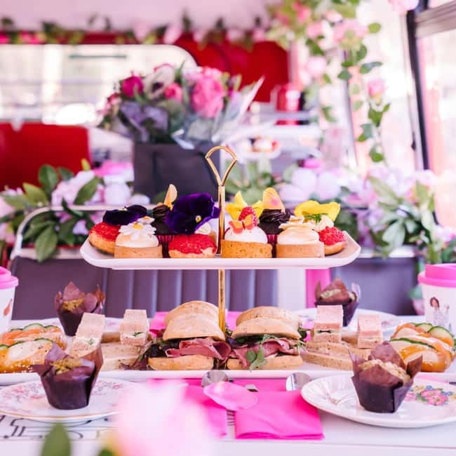 London: Afternoon Tea Sightseeing Bus Tour - What the sightseeing route shows you