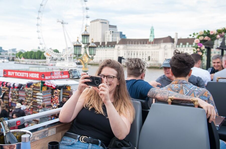 London: Bar Bus Tour by Tootbus - From Trafalgar Square to Piccadilly Circus