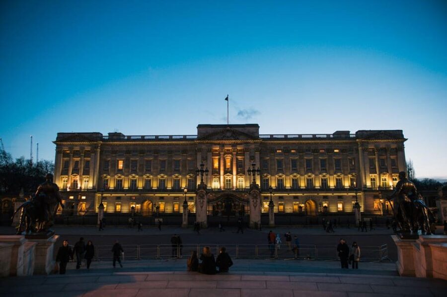 London: Big Bus Panoramic Evening Tour by Open-Top Bus - Audio commentary in seven languages