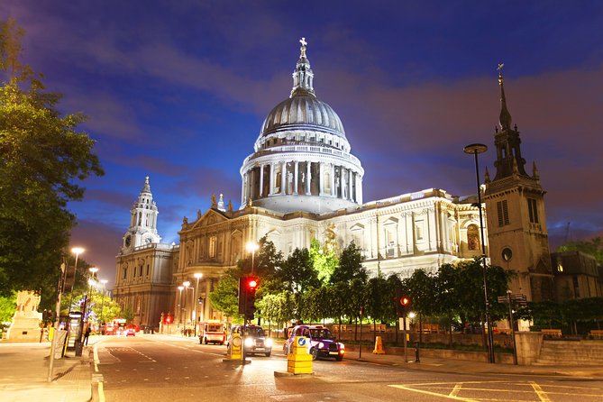 London by Night Sightseeing Open Top Bus Tour with Live Guide - Westminster Abbey and the lights around Parliament