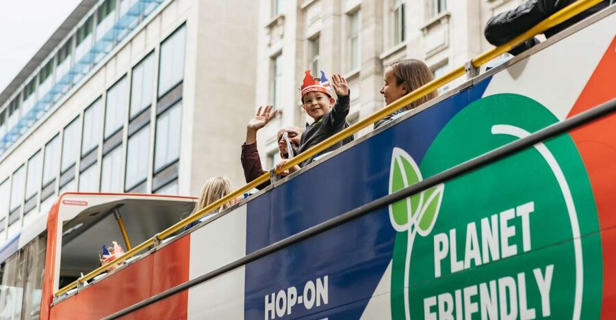 London: Children's Open Top Bus Tour - Green Park and the route toward the royal sights