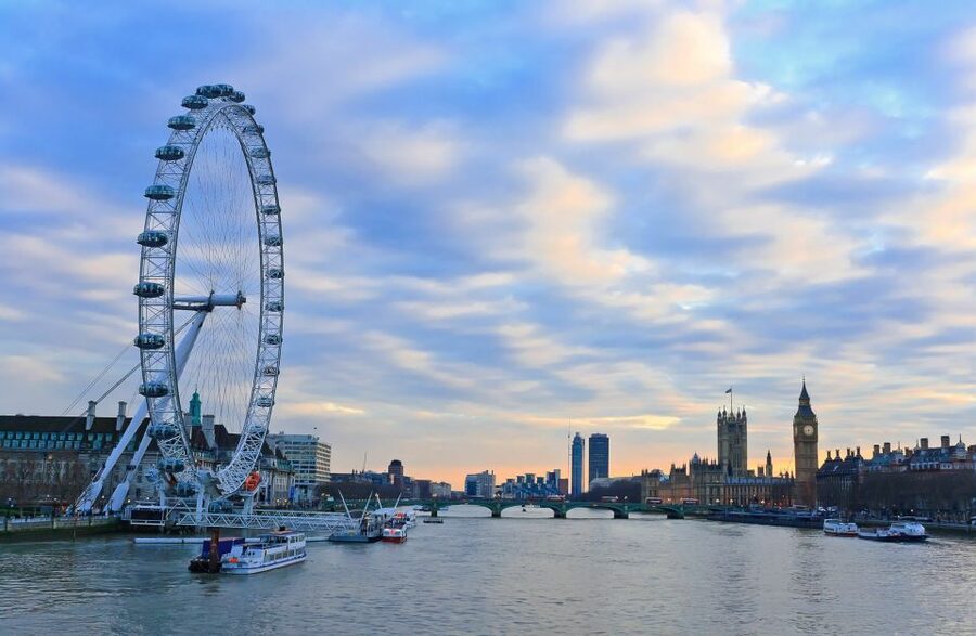 London: Christmas Lights Bus Tour With Live Guide - Regent Street and Oxford Street: the brightest stretch
