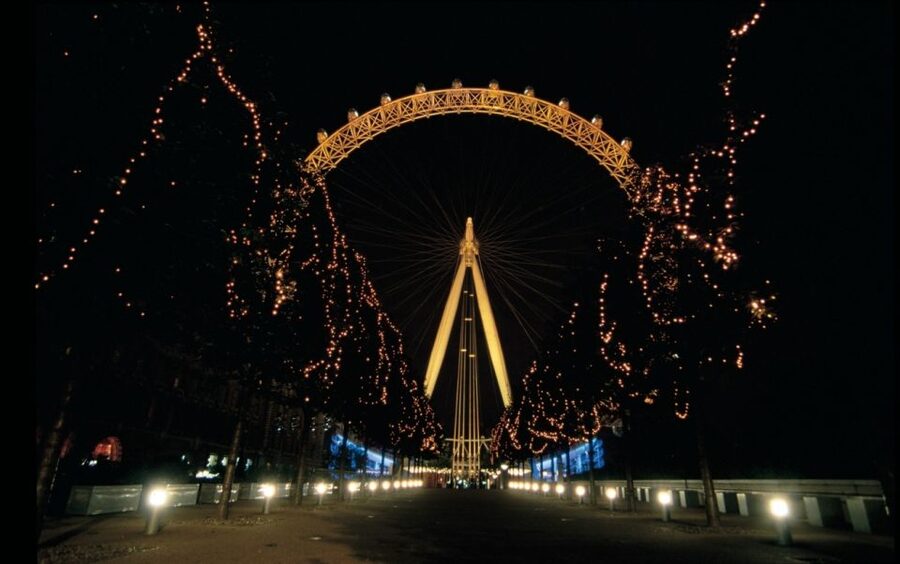 London: Christmas Lights Bus Tour With Live Guide - Trafalgar Square, Piccadilly Circus, and the Strand