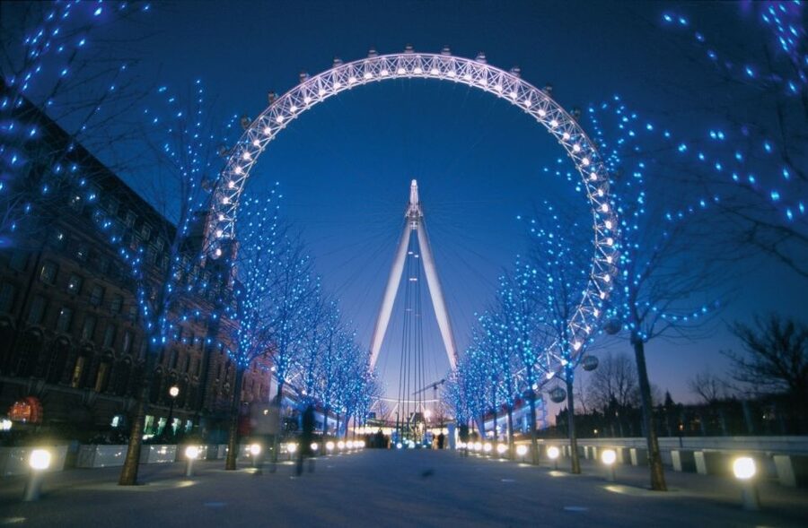 London: Christmas Lights Bus Tour With Live Guide - Big Ben and the London Eye after dark