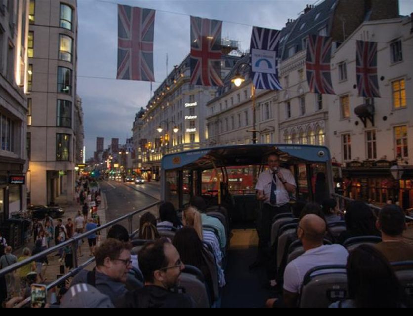 London: Christmas Lights Bus Tour With Live Guide - Choosing the upper deck or the warm lower deck
