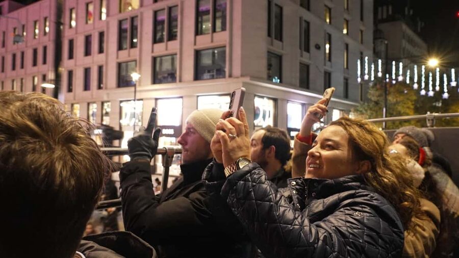 London: Christmas Lights Bus Tour With Live Guide - The guide matters more than the bus