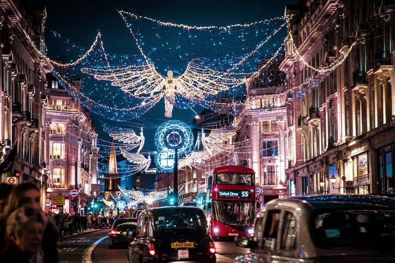 London Christmas Lights Tour by Vintage Bus Open Top - Starting beside Trafalgar Square