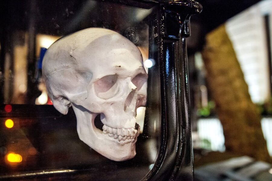 London: Comedy Horror Ghost Tour on a Bus - How the conductor turns sightseeing into a show