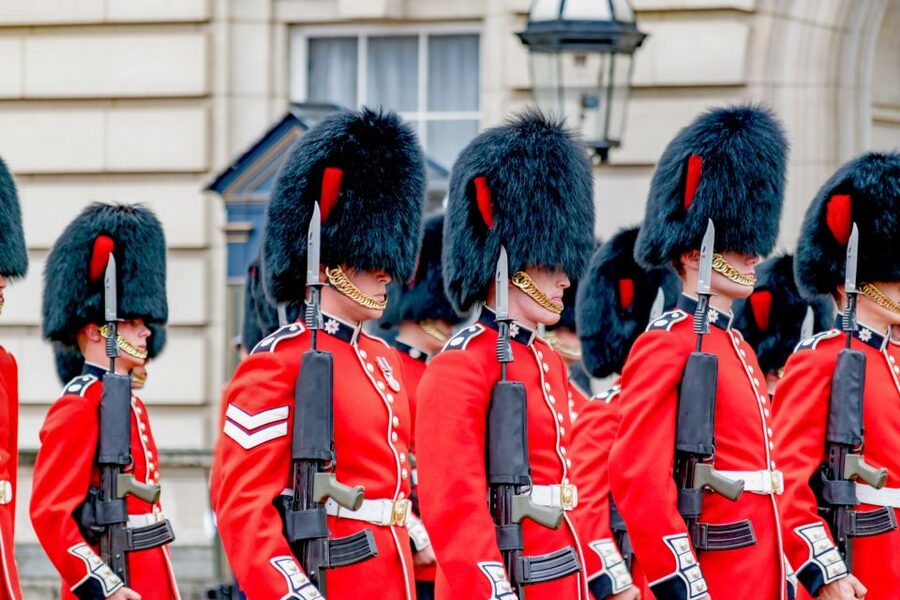 London: Full-Day Sightseeing Bus Tour with River Cruise - Final verdict: book it with realistic expectations