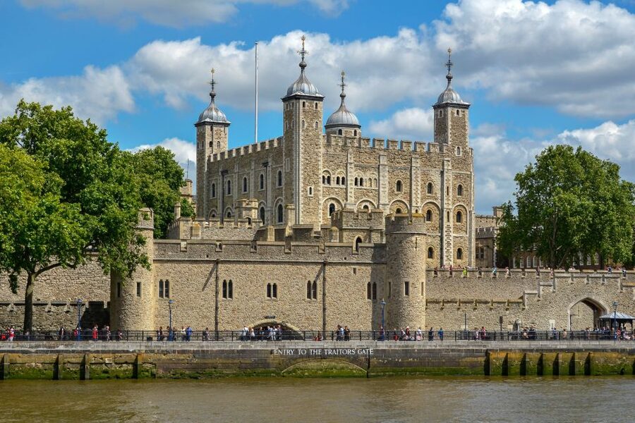 London: Full-Day Sightseeing Bus Tour with River Cruise - Westminster, Big Ben, and the Buckingham Palace photo stop