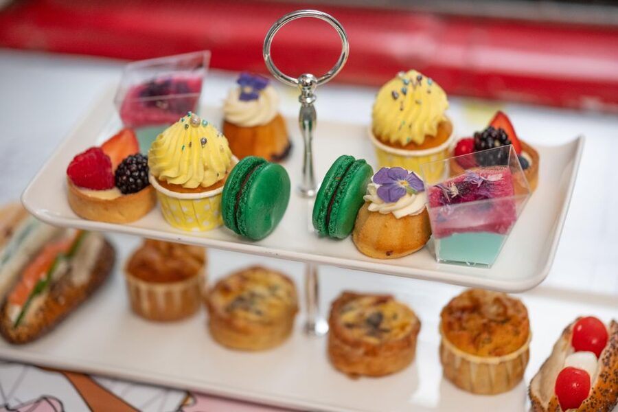 London: Gin and Afternoon Tea Bus Tour with Audio Guide - Why this London bus tour works