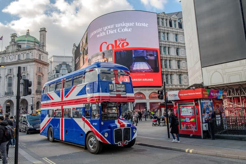 London: Great British Afternoon Tea Bus Tour - How the live commentary changes the experience