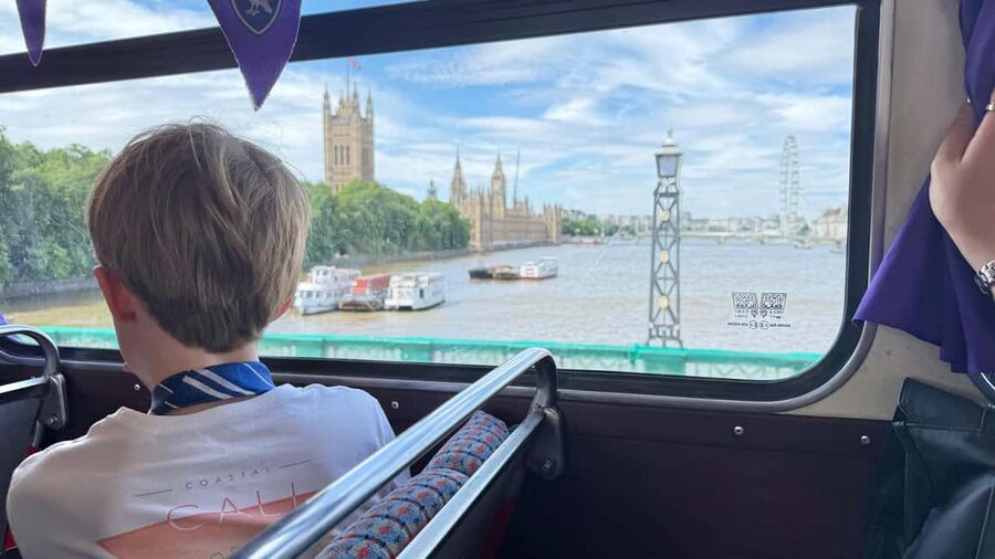 London: Guided Harry Potter Bus Tour of Locations - A Knight Bus-style start at Embankment