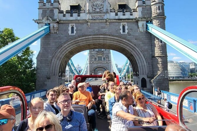 London: Guided Sightseeing Tour on a Vintage Open-Top Bus - Royal Courts of Justice and St. Paul’s Cathedral