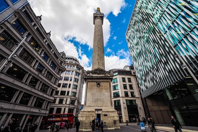 London: Guided Sightseeing Tour on a Vintage Open-Top Bus - What the live guide adds