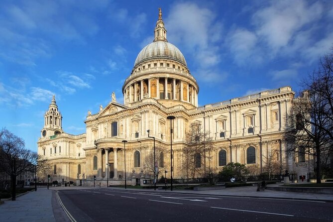 London: Guided Sightseeing Tour on a Vintage Open-Top Bus - The open-top view and London weather