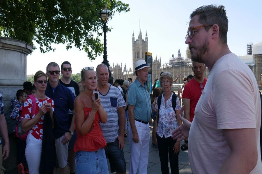 London: James Bond Small Group Mini Coach Tour - Finding St Petersburg in London