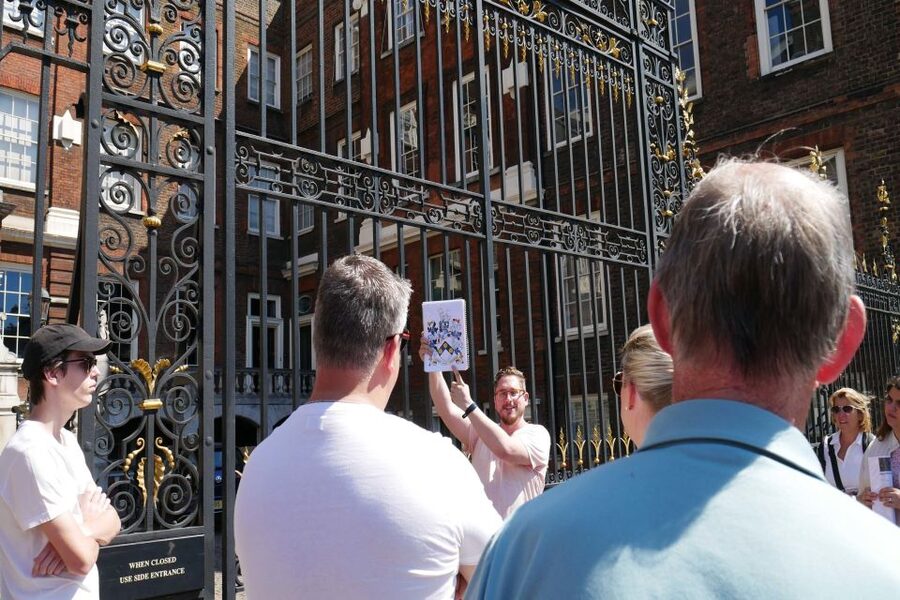 London: James Bond Small Group Mini Coach Tour - The World Is Not Enough and the traffic warden scene