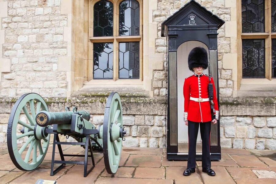 London: Landmarks Walking Tour, Hop-On Hop-Off Bus & Cruise - Taking the Thames cruise from Westminster or Tower Pier