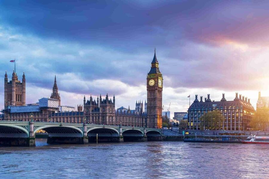 London: Landmarks Walking Tour, Hop-On Hop-Off Bus & Cruise - The audio app and what you need to bring
