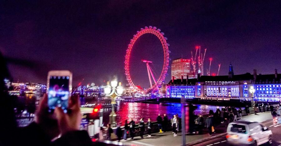 London: Nighttime Open-Top Sightseeing Tour with Live Guide - Who should book this London bus tour?