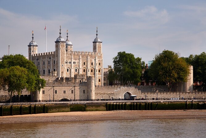 London’s Family-friendly Routemaster Bus Tour with Live Guide - The central meeting point and return