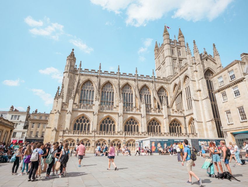 London: Stonehenge, Windsor, and Bath Day Trip by Bus - The guides are part of the value
