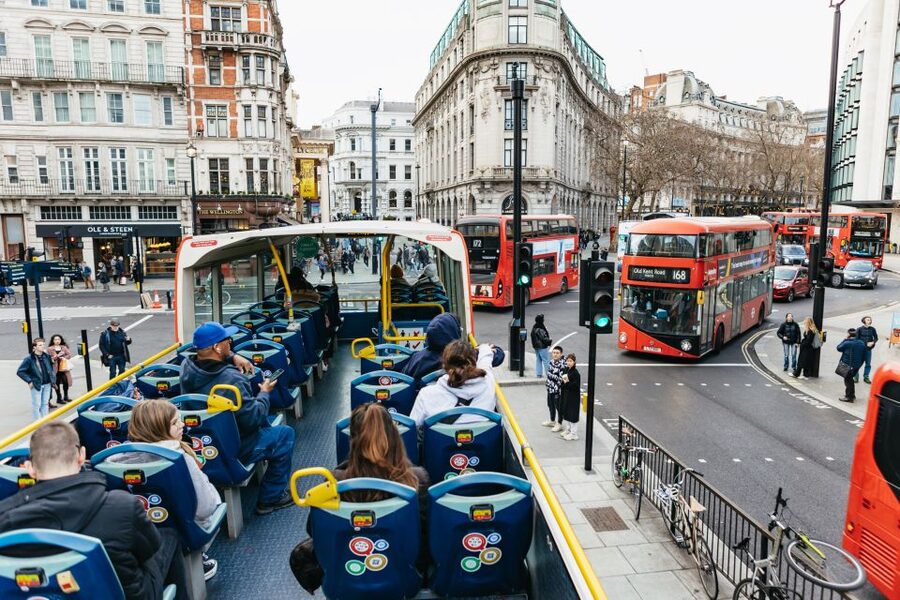 London: Tootbus Must-See Hop-On Hop-Off Bus Tour with Cruise - Commentary, languages, and the onboard setup