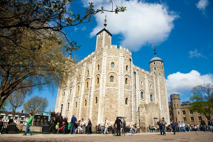 London: Tower of London, Hop-on, Hop-off Bus & River Cruise - Use the blue and green routes selectively