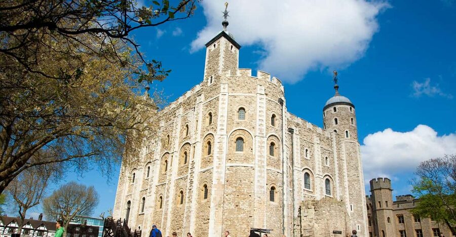 London: Tower of London, Hop-on, Hop-off Bus & River Cruise - Start at the Tower of London for the strongest experience