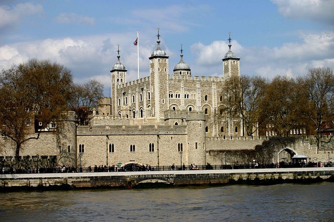London Vintage Bus Tour Including River Thames Cruise with Optional Lunch - What the vintage bus is really like