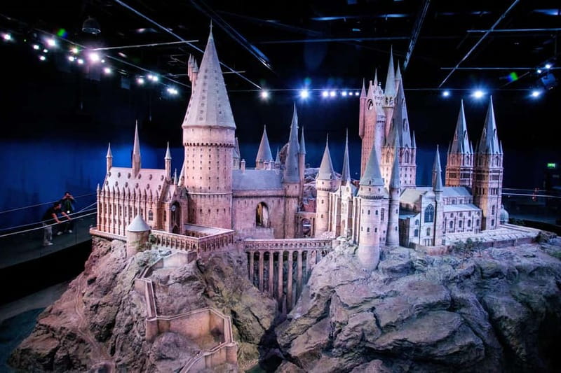 London: Warner Bros. Studio Harry Potter Tour & Branded Bus - Platform 9 ¾ and the Hogwarts Express
