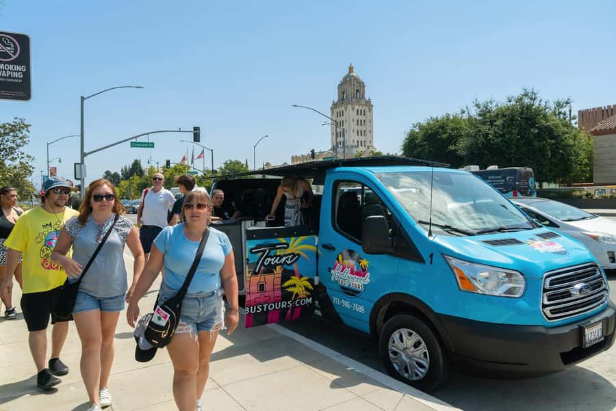 Los Angeles: Celebrity Homes and Hollywood Open-Air Bus Tour - What the guide adds to the ride