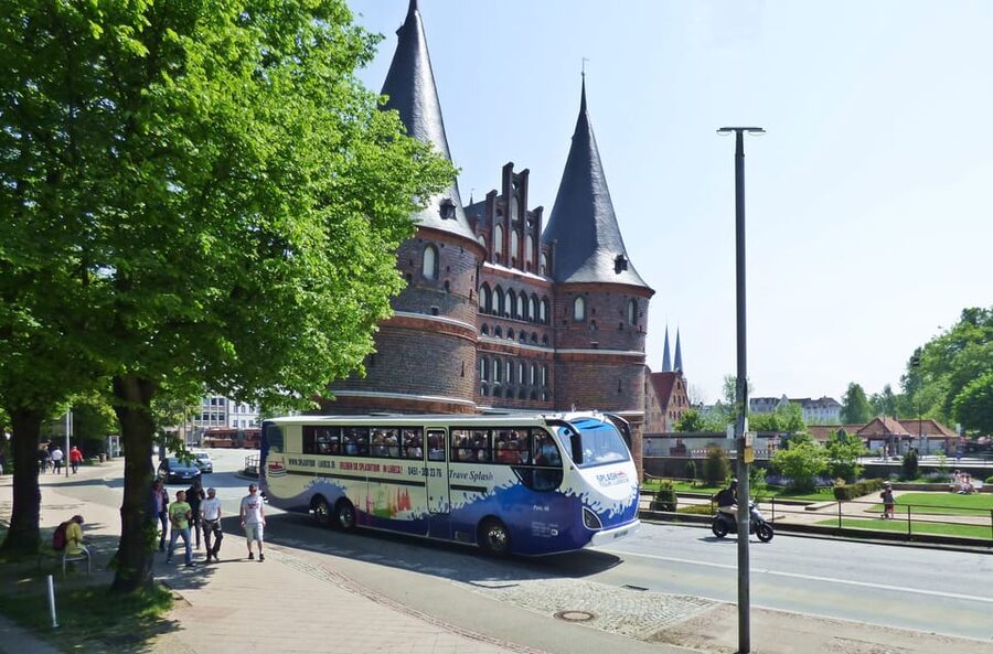 Lübeck: 1-Hour Splash Bus City Tour - Comfort, windows, and weather