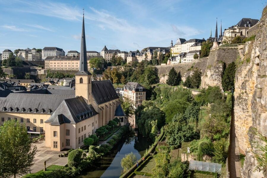 Luxembourg: City Bus Tour with Audio Guide and Headphones - What this 50-minute Luxembourg tour is really for
