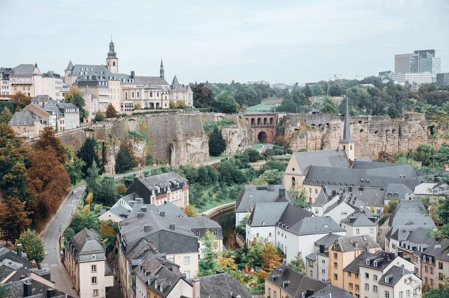 Luxembourg: City Bus Tour with Audio Guide and Headphones - Constitution Square and the Gëlle Fra